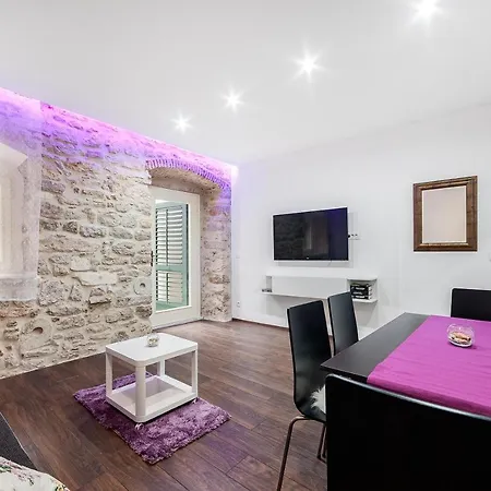 Aparment Lila