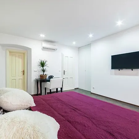 Aparment Lila *